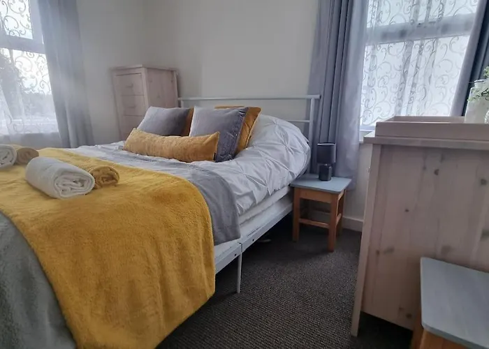 Entire House With Garden & Parking Nr Ashford Int