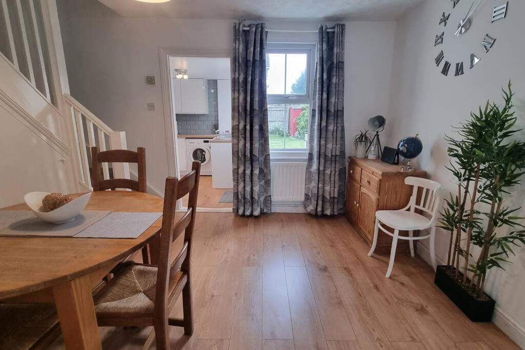 Entire House With Garden & Parking Nr Ashford Int *