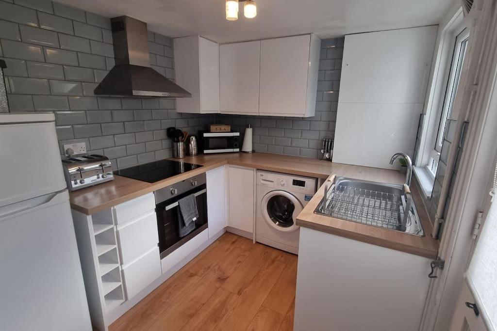 Entire House With Garden & Parking Nr Ashford Int *