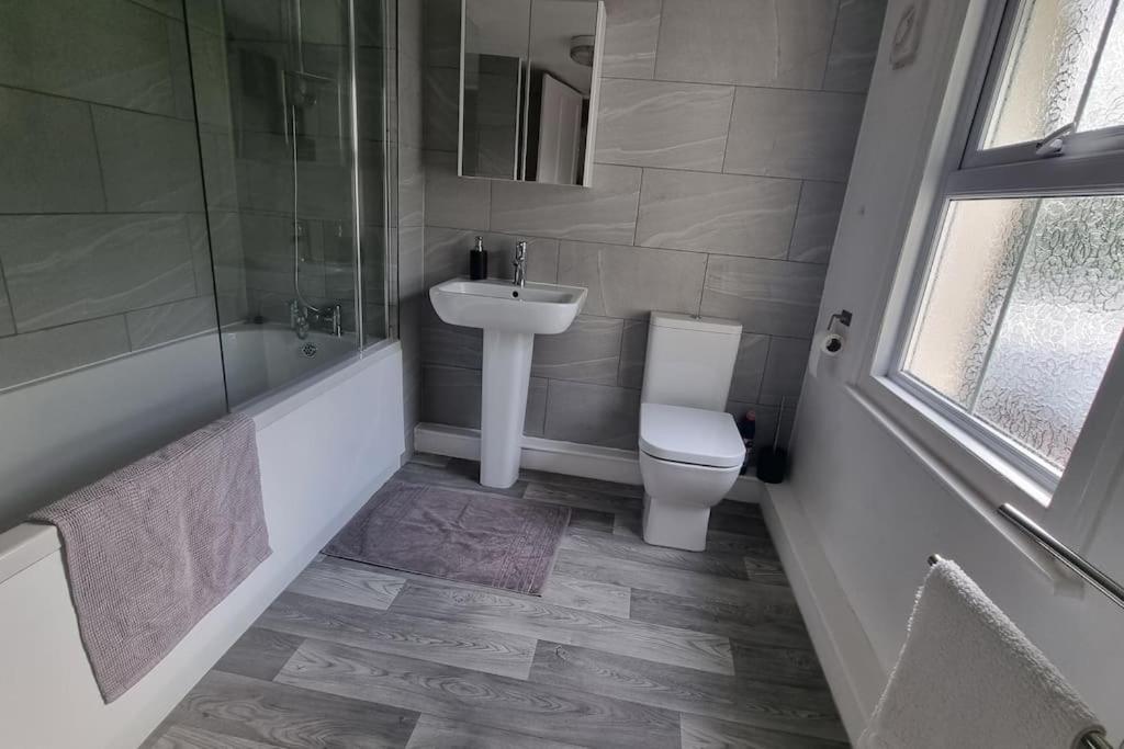 Holiday home Entire House With Garden & Parking Nr Ashford Int Ashford (Kent)