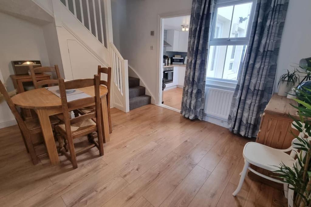 Holiday home Entire House With Garden & Parking Nr Ashford Int