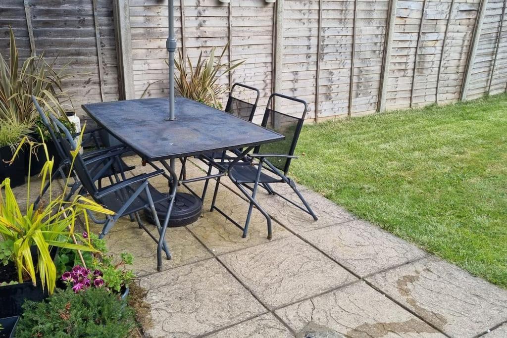 Entire House With Garden & Parking Nr Ashford Int Holiday home